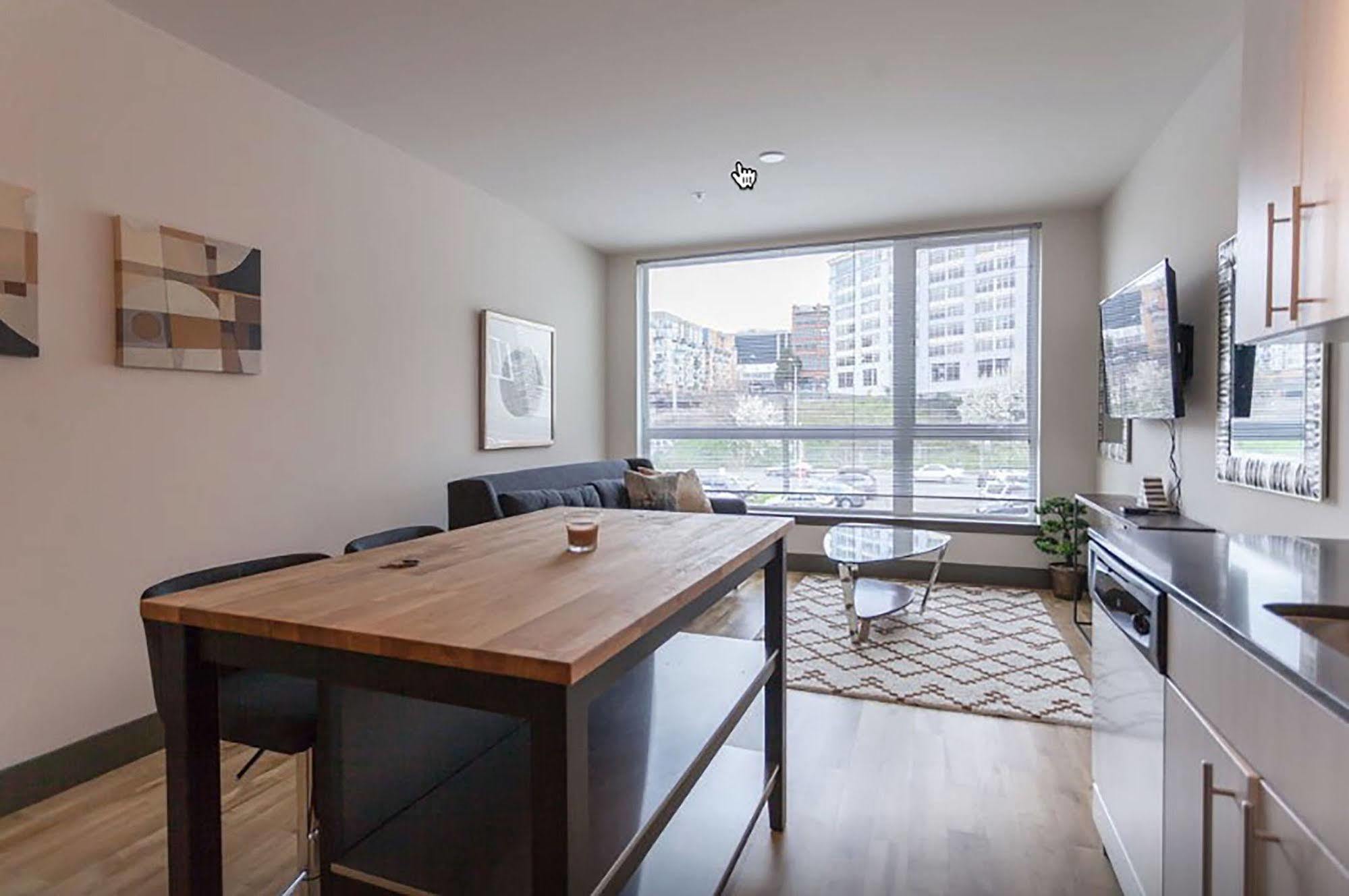 Belltown Waterfront By Barsala 4*